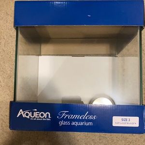 Aqueon frameless cube glass aquarium. 9.25”L,W,& H